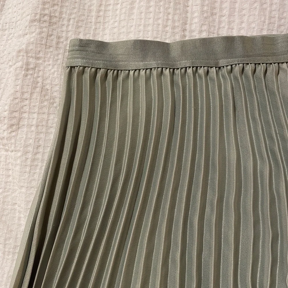 H&M // Sage Green Midi Skirt - Picture 2 of 6